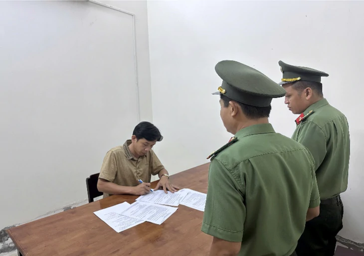 'Từ tờ 500.000 đồng nghi giả mua chai nước, công an lần ra đường dây tiền giả': Khởi tố thêm 1 bị can